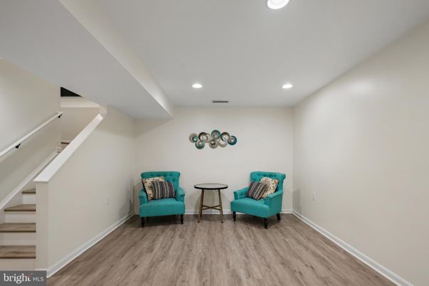 Interior, Recessed Lighting, Wood Texture Flooring