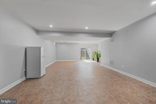 Empty room, Interior, Recessed Lighting