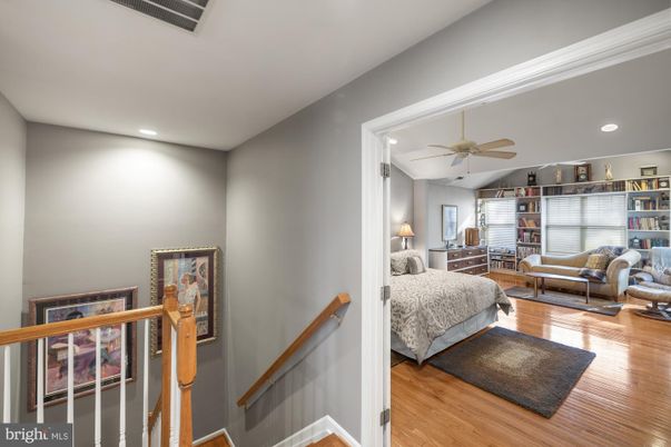 Bedroom, Interior, Living room, Recessed Lighting, Wood Texture Flooring