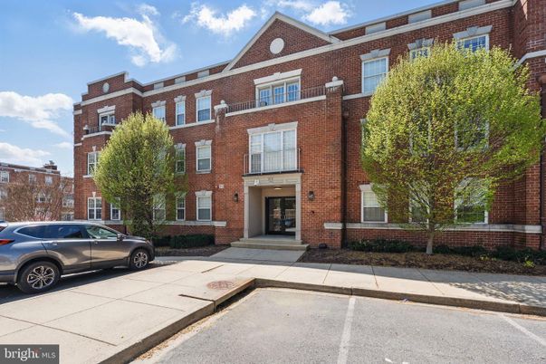 Exterior, Facade, Brick Facade, Rowhouse