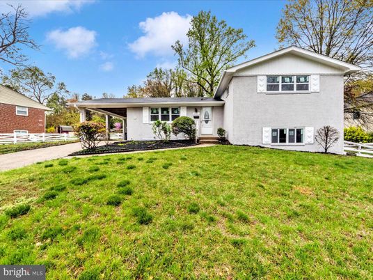 Backyard, Exterior, Facade, Split Level