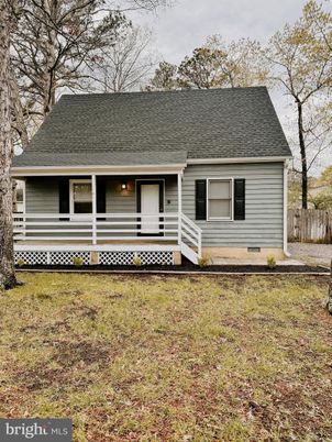 Backyard, Exterior, Facade, Cape Cod