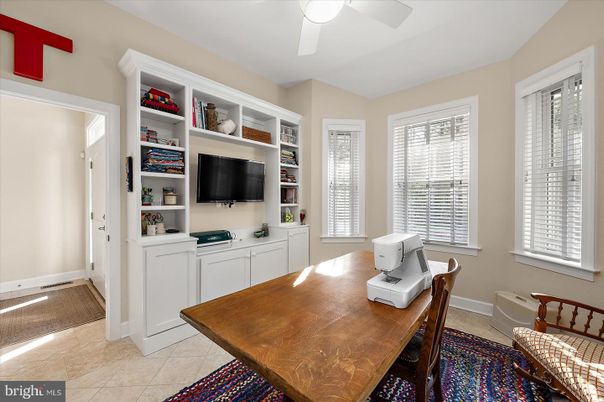 Home Office, Interior