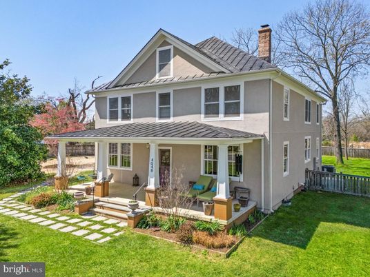 Exterior, Facade, American Foursquare