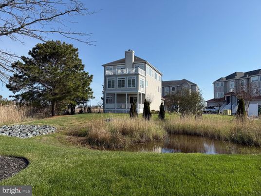 Backyard, Exterior, Lake