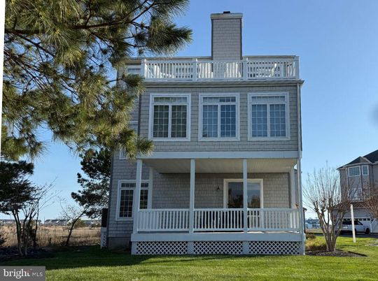 Exterior, Facade, American Foursquare