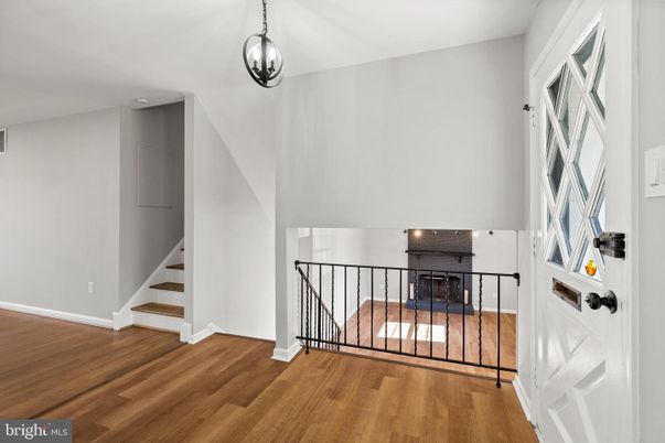 Interior, Pendant Lights, Wood Texture Flooring