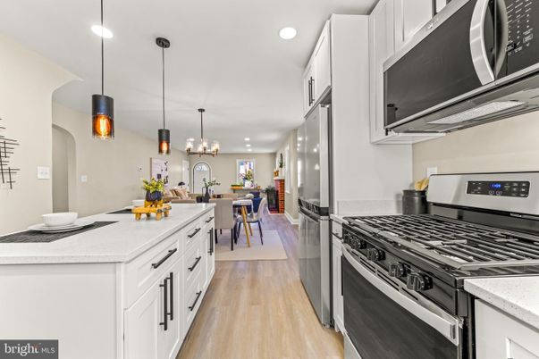 Dining room, Interior, Kitchen, Pendant Lights, Recessed Lighting, Stainless Steel Appliances, Wood Texture Flooring