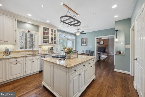 Fireplace, Interior, Kitchen, Pendant Lights, Recessed Lighting, Wood Texture Flooring