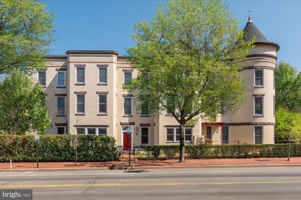 Exterior, Facade, Queen Anne Victorian