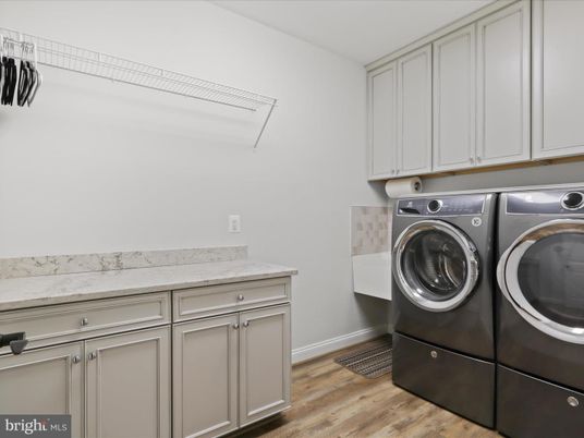 Interior, Washer, Wood Texture Flooring