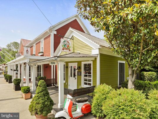 Exterior, Facade, Queen Anne Victorian