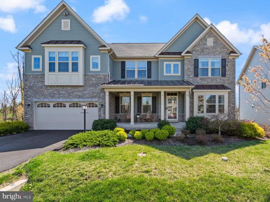 Attached, Exterior, Facade, Farmhouse