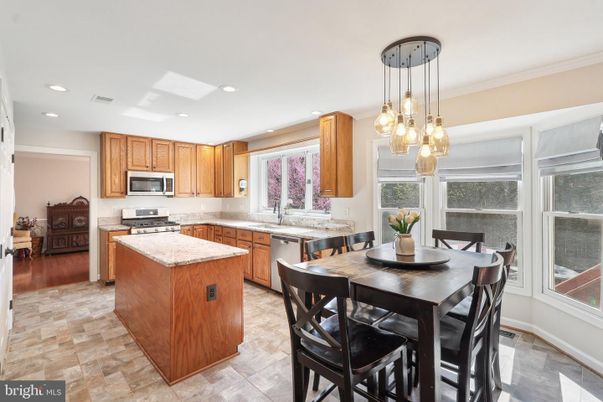 Dining room, Interior, Kitchen, Pendant Lights, Recessed Lighting, Stainless Steel Appliances