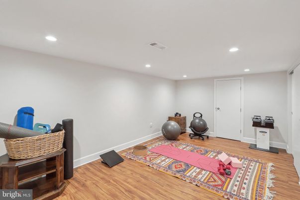 Fitness Equipment, Interior, Recessed Lighting, Wood Texture Flooring