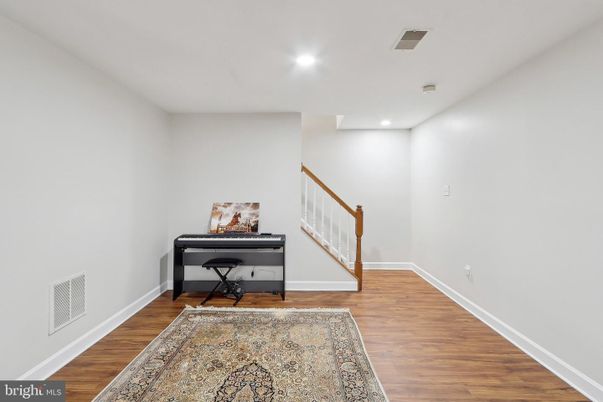Interior, Piano, Recessed Lighting, Wood Texture Flooring
