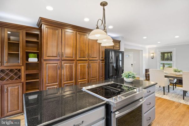 Dining room, Interior, Kitchen, Pendant Lights, Recessed Lighting, Wood Texture Flooring