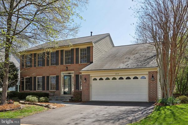 Attached, Exterior, Facade, Brick Facade, Georgian