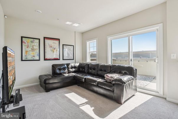 Interior, Living room, Recessed Lighting, Water