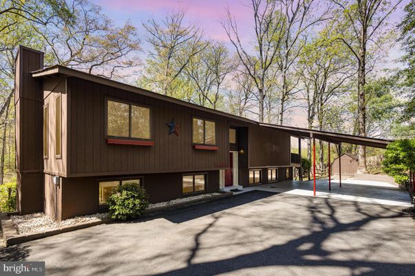 Backyard, Exterior, Facade, Raised Ranch