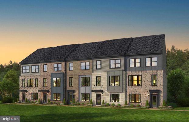 Backyard, Exterior, Facade, Brick Facade, Georgian