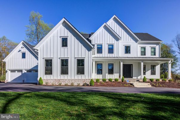 Attached, Exterior, Facade, Farmhouse