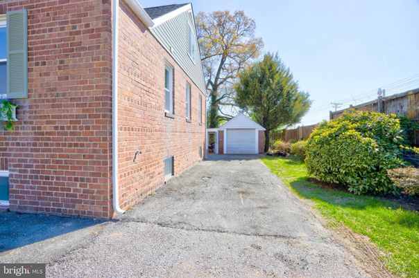 Detached Garage, Exterior