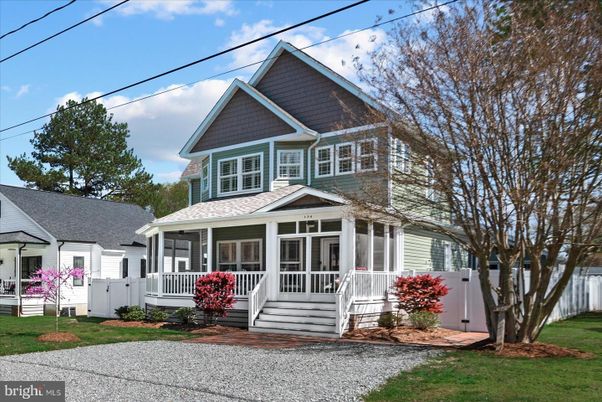 Exterior, Facade, Queen Anne Victorian