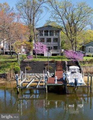 Exterior, Lake