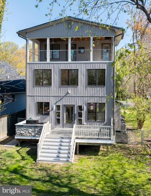 Backyard, Exterior, Facade, Queen Anne Victorian