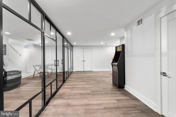 Interior, Recessed Lighting, Wood Texture Flooring