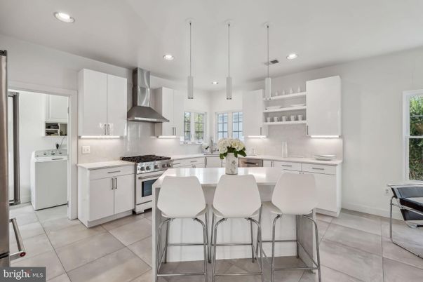 Interior, Kitchen, Pendant Lights, Recessed Lighting, Stainless Steel Appliances, Washer
