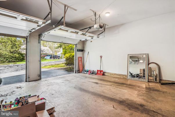Garage, Interior