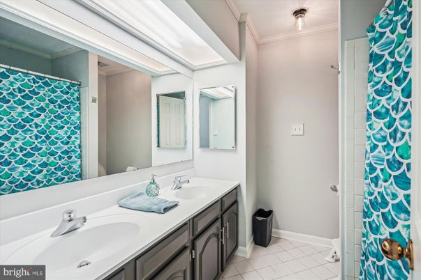Bathroom, Dual Sink Vanities, Interior