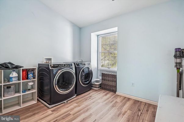 Interior, Washer, Wood Texture Flooring