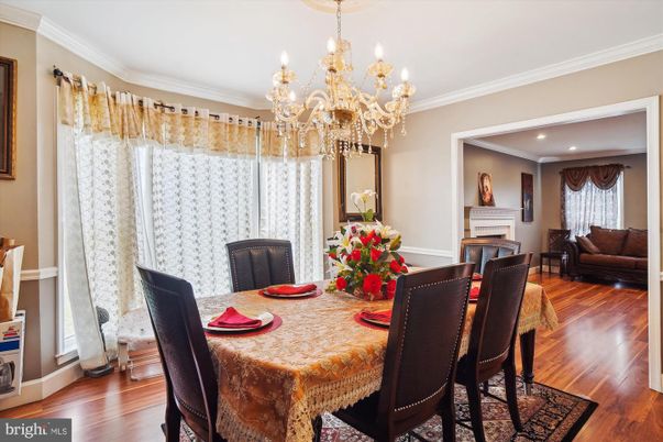 Chandelier, Dining room, Interior, Recessed Lighting, Wood Texture Flooring