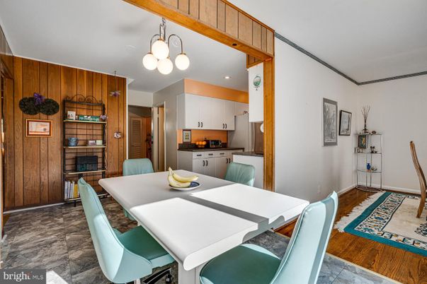 Dining room, Interior, Pendant Lights, Recessed Lighting, Wood Texture Flooring, Wooden Walls