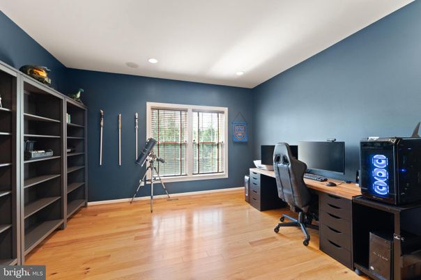 Home Office, Interior, Recessed Lighting, Wood Texture Flooring