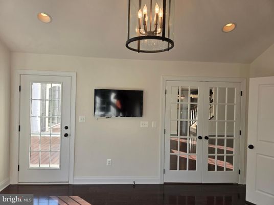Interior, Pendant Lights, Recessed Lighting, Wood Texture Flooring