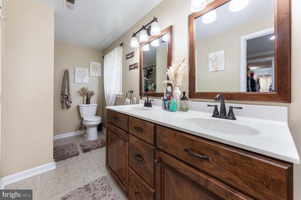 Bathroom, Dual Sink Vanities, Interior