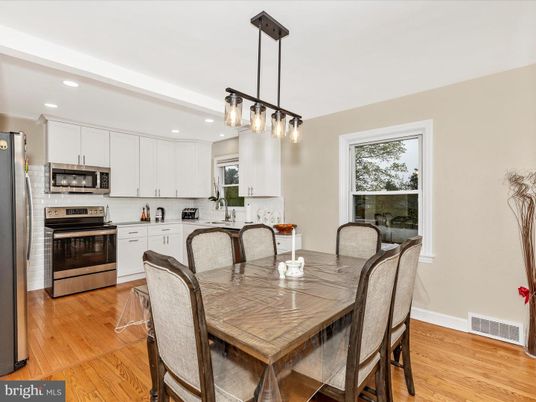 Dining room, Interior, Kitchen, Pendant Lights, Recessed Lighting, Stainless Steel Appliances, Wood Texture Flooring