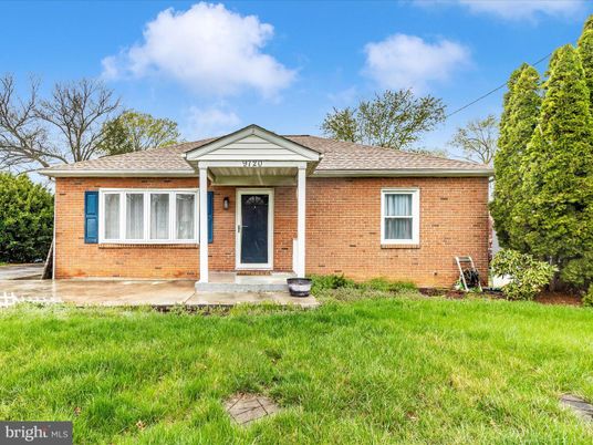 Exterior, Facade, Brick Facade, Cape Cod