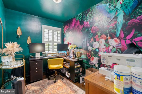 Home Office, Interior