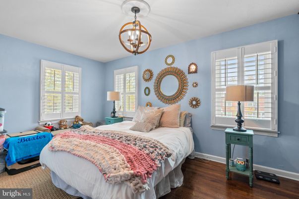 Bedroom, Chandelier, Interior, Pendant Lights, Wood Texture Flooring