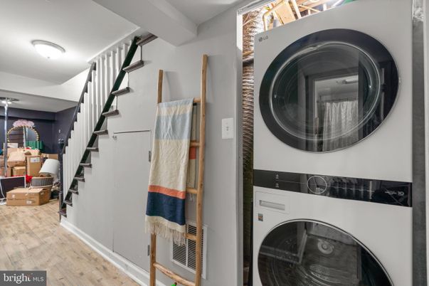 Interior, Utility Closets, Washer, Wood Texture Flooring