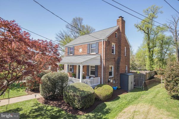 Exterior, Facade, Brick Facade, American Foursquare