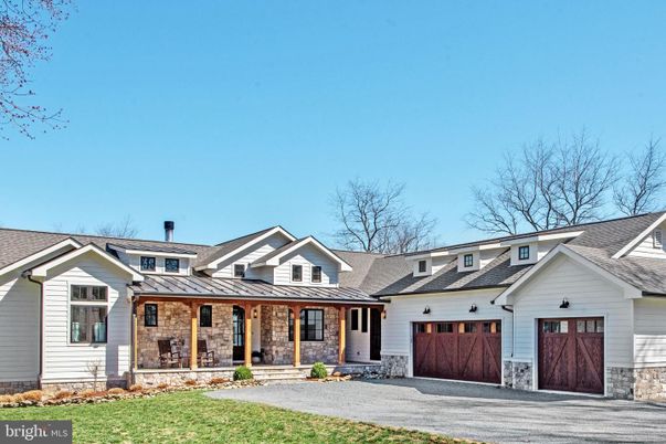 Attached, Exterior, Facade, Farmhouse