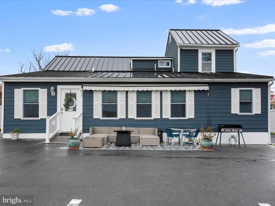 Exterior, Facade, Cape Cod