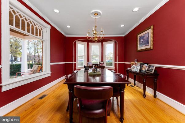 Chandelier, Dining room, Interior, Recessed Lighting, Wood Texture Flooring