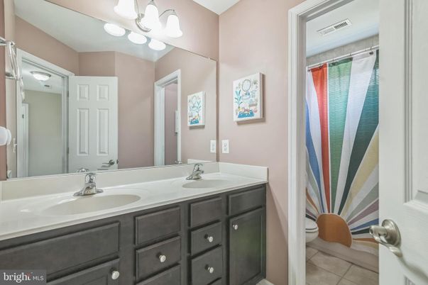 Bathroom, Dual Sink Vanities, Interior